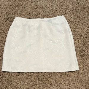 White mini skirt (incorrect size on tag)